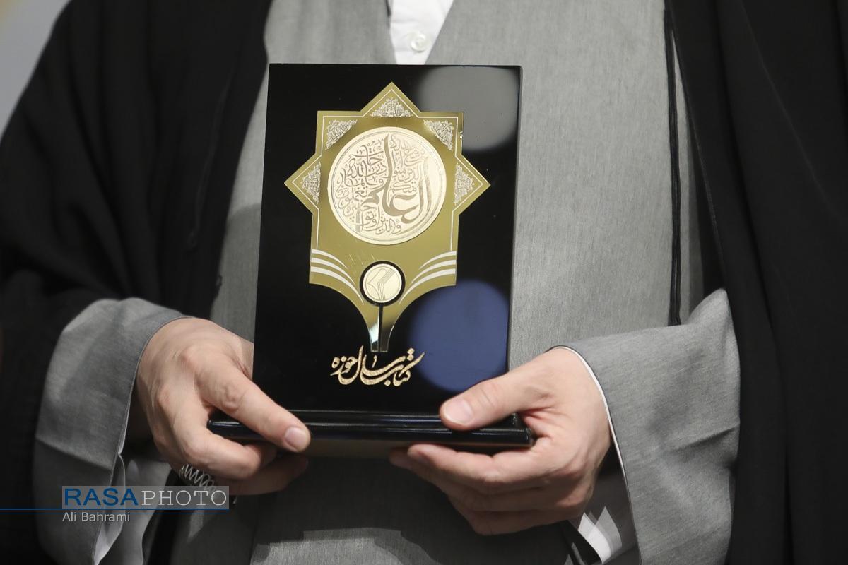گزارشی  از  بیست و هفتمین همایش کتاب سال حوزه