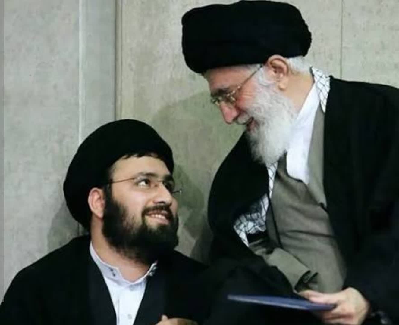 هرکس بخواهد با آمریکا برای صلح مذاکره کند خائن است