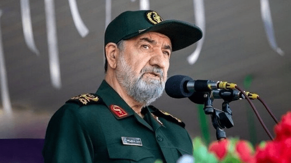 ملت ایران پشت سر نیروهای مسلح و رهبر انقلاب ایستاده است