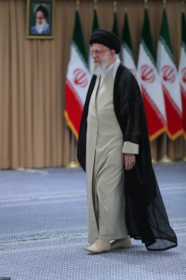 قیام برای خدا، زیربنای مکتب خمینی کبیر و خامنه‌ای عزیز