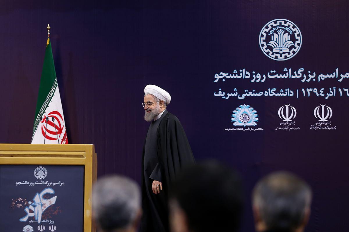 روحانی در مراسم 16اذر دانشگاه شریف: هیچکس نباید خود را مستثنی از سوال ملت بداند/ ما فضای امن می خواهیم نه فضای امنیتی 